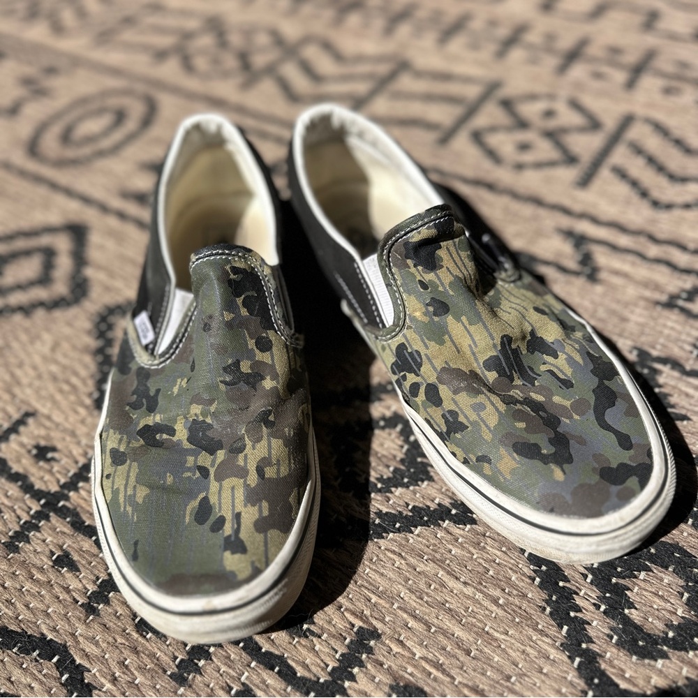 Vans Rain Camo Classic Slip-on Skate Shoes Sneakers Green/Multi Men 9.5US